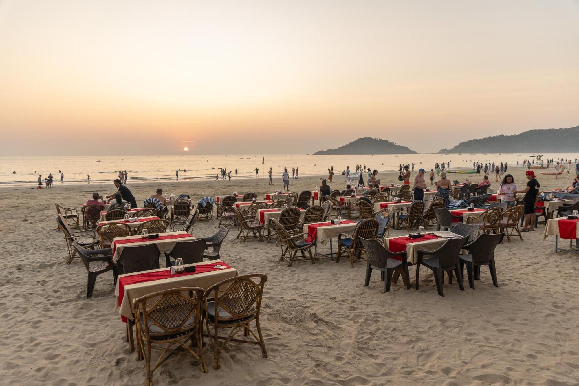 Royal Touch Beach Huts بالوليم المظهر الخارجي الصورة